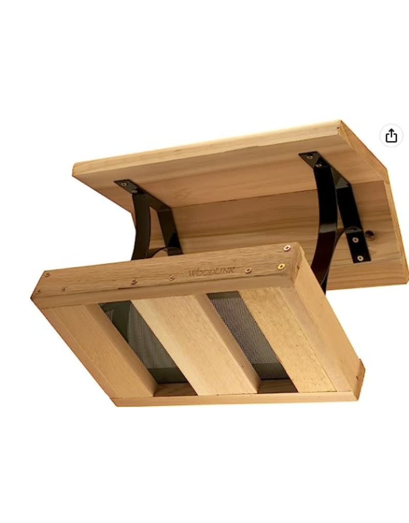 Cedar Fly Thru Feeder