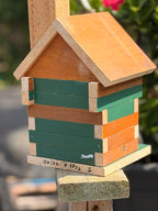 Jean Long Birdhouse 1.5" port green & natural log style (2247-1332)