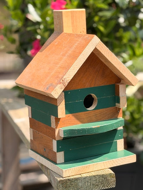 Jean Long Birdhouse 1.5" port green & natural log style (2247-1332)