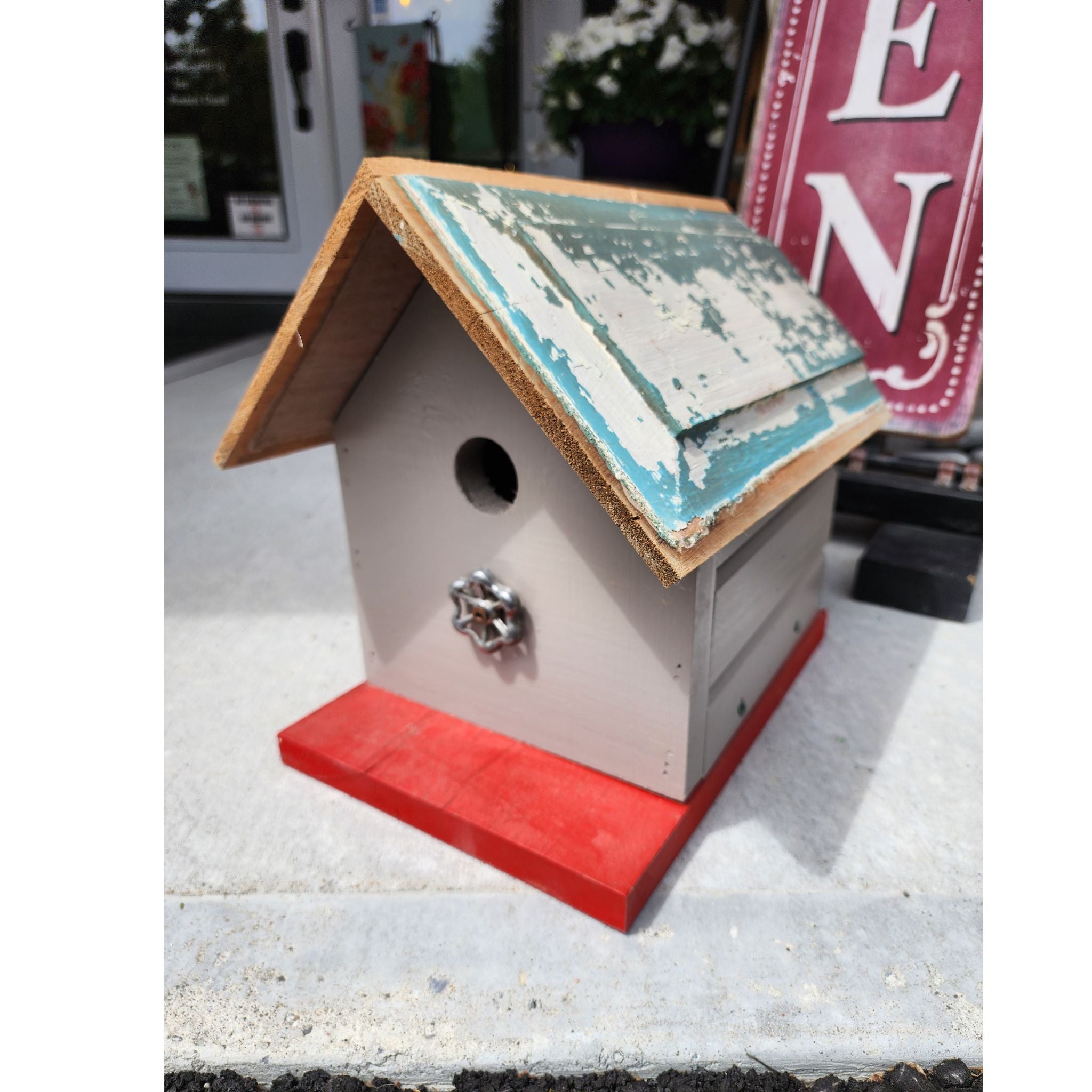 Jean Long birdhouse 1.5" hole 1314